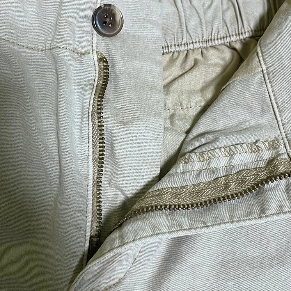Old Navy Lightweight Khaki Shorts Medium - Picture 11 of 14